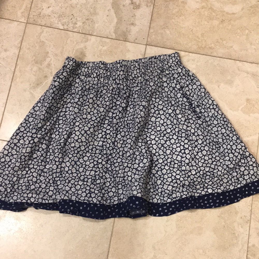 Like NEW TENNIS SKIRT, Elastic waist and side pockets